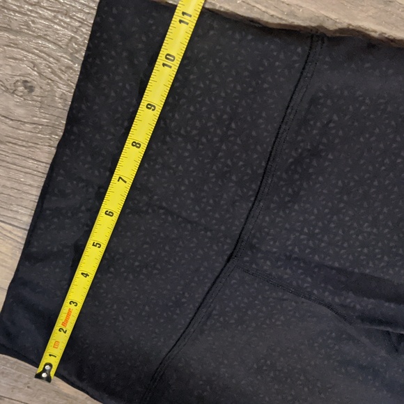 Lululemon black yoga pants - Picture 8 of 10